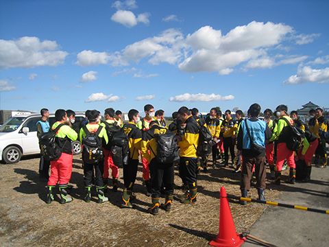 この日は近隣高校のラグビー部が40名近く参加した。